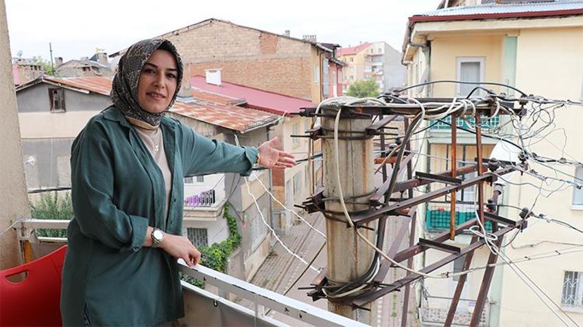 Sivas'ta mahalle sakinlerinin korkulu rüyası! ÇEDAŞ'a çağrı: Acil çözüm bekliyoruz
