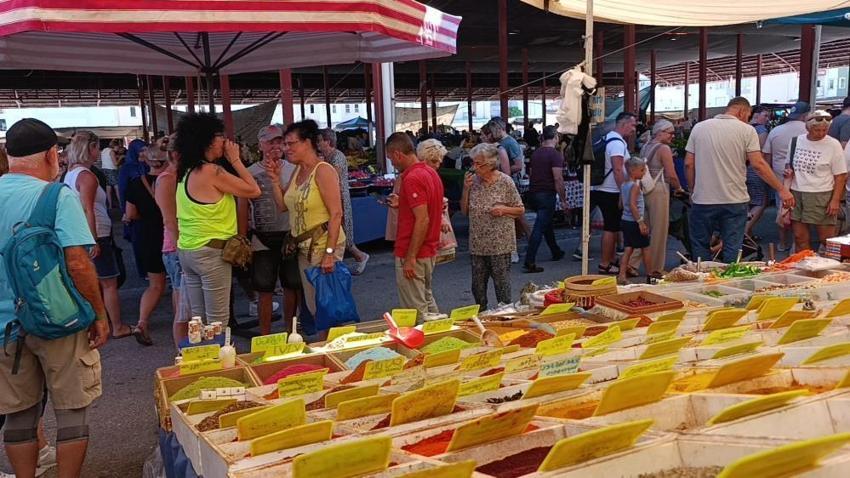 Manavgat'ın pazarında tarihi izdiham Alman turistler akın etti!