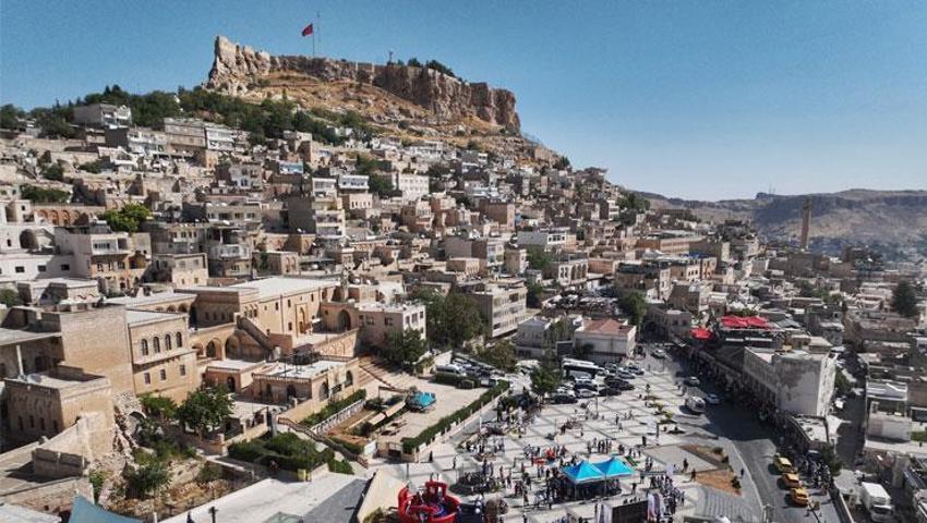 İnşaatlarda şehrin simgesi Mardin taşları yerine kent dokusuna uygun olmayan taşlar kullanıldığı iddiası