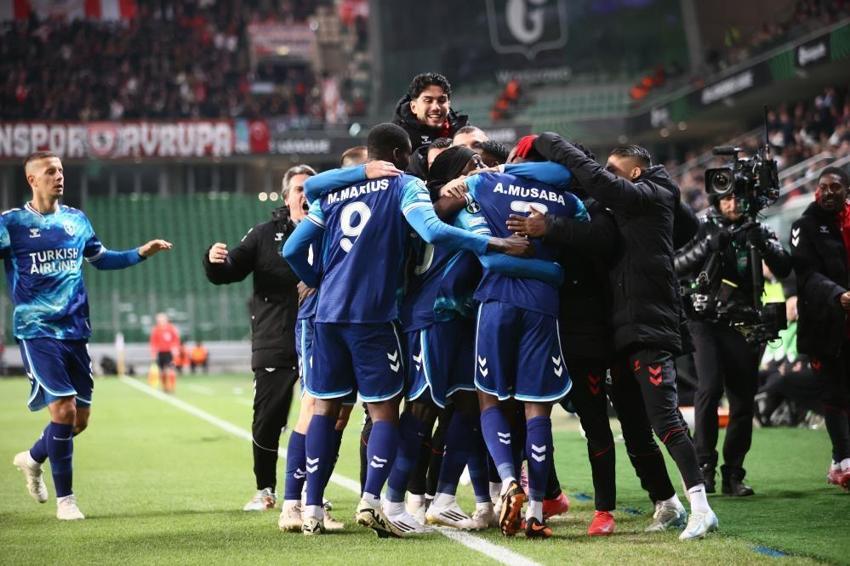 Samsunspor 1-0 kazandı ortalık yıkıldı! Zeki Yavru, Okan Kocuk ve Musaba kendini tutamadı