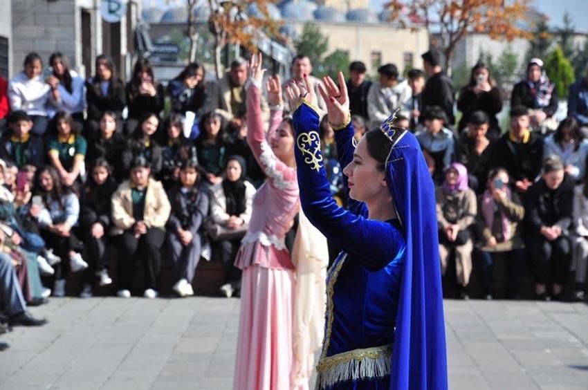 Kars'ta Yaşayan Miras Festivali birbirinden renkli etkinliklerle başladı