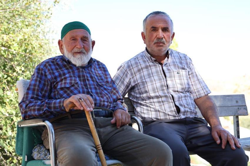 Sivas'ta 100 yaşını aştı! Mahmut dede sırrını açıkladı, her sabah mutlaka bunu yapıyor