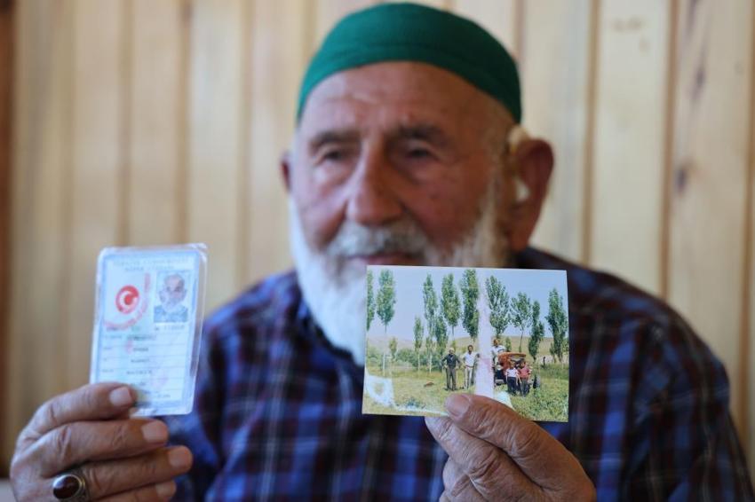 Sivas'ta 100 yaşını aştı! Mahmut dede sırrını açıkladı, her sabah mutlaka bunu yapıyor