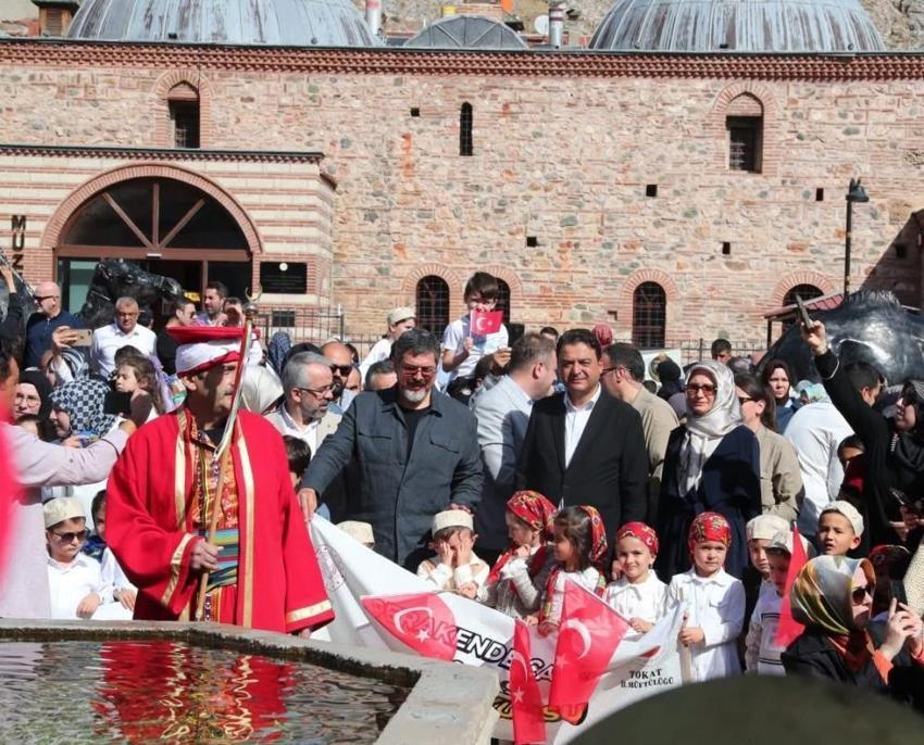 Osmanlı geleneği Tokat'ta canlandı: Asırlık geleneği mehteran yürüyüşüyle okul yılına taşıdı!
