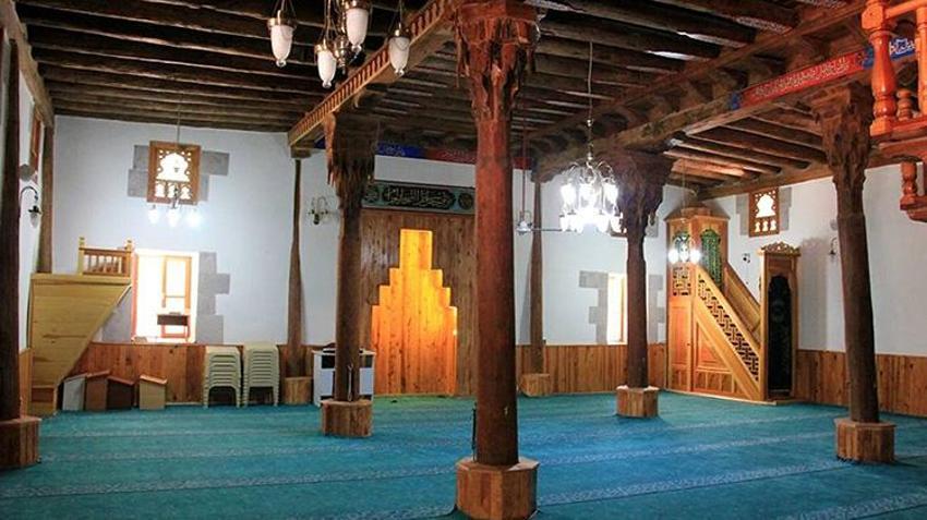 Antalya Kaleiçi'nde şaşırtıcı keşif: Halıcı dükkanındaki merdiven, 600 yıllık kayıp mihrap çıktı!