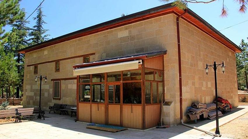 Antalya Kaleiçi'nde şaşırtıcı keşif: Halıcı dükkanındaki merdiven, 600 yıllık kayıp mihrap çıktı!