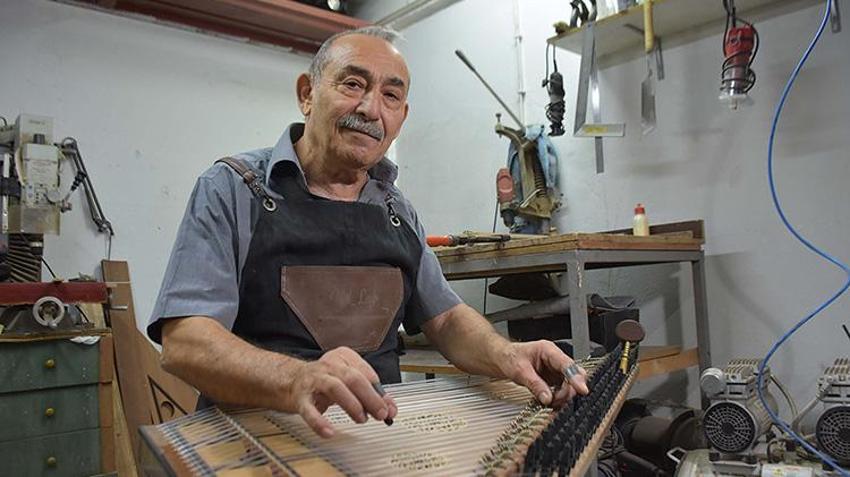 Kendisine yapmak için başladı! İzmir'de 20 yıldır üretim yapıyor: Enstrümanı bozulunca harekete geçti