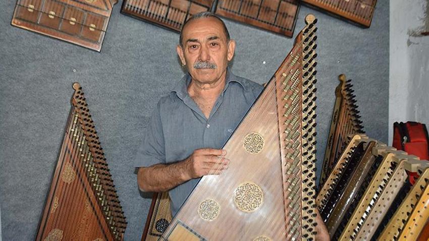 Kendisine yapmak için başladı! İzmir'de 20 yıldır üretim yapıyor: Enstrümanı bozulunca harekete geçti