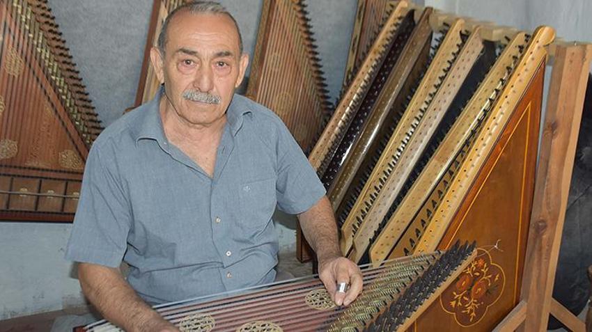 Kendisine yapmak için başladı! İzmir'de 20 yıldır üretim yapıyor: Enstrümanı bozulunca harekete geçti