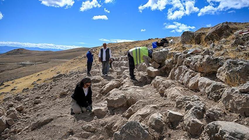 Van'daki keşif arkeologları heyecanlandırdı! Her şey o izinsiz kazıdan sonra ortaya çıktı