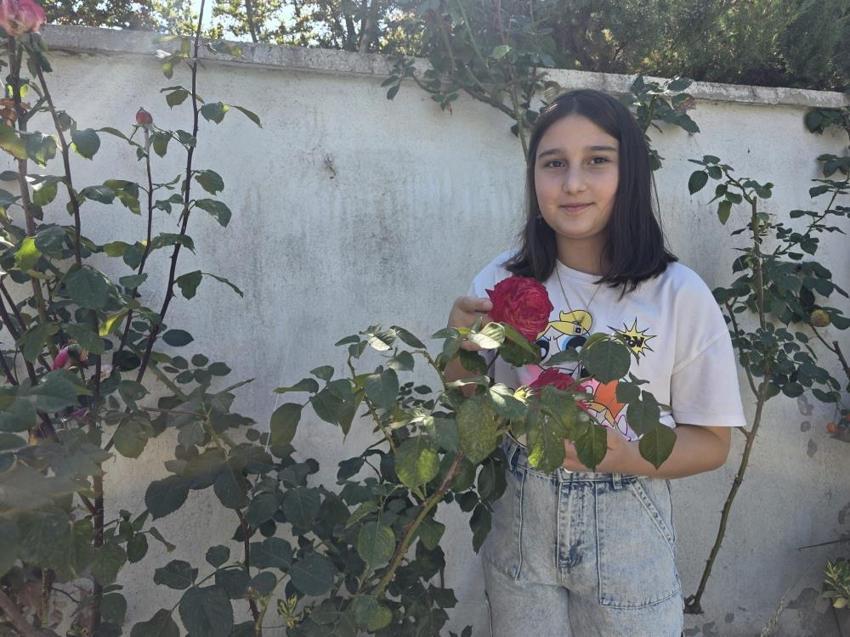 Van'da görev yapan doktor bir ilke imza attı! Bahçesinde yetiştirdiği meyveler görenleri şaşkına çeviriyor