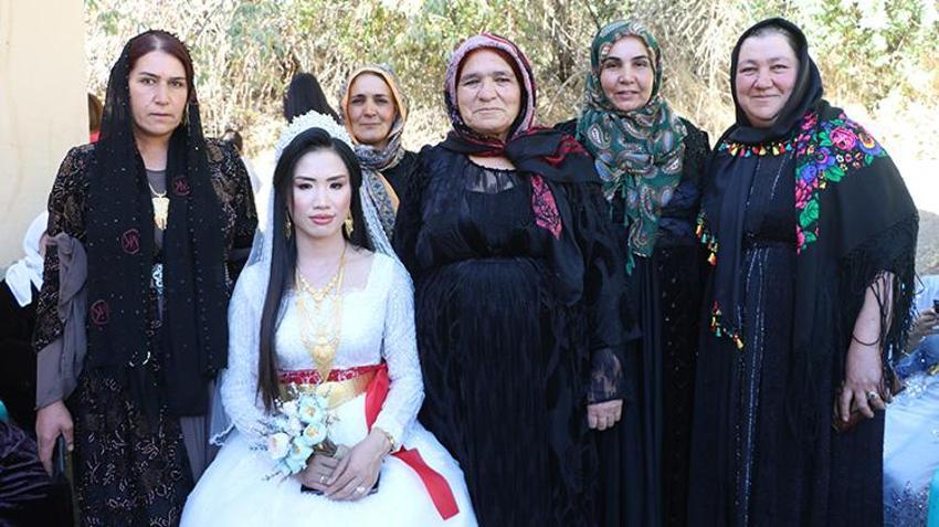 Yüksekova'ya Uzak Doğu'dan gelin geldi! Aşkı uğruna adını ve dinini değiştirdi