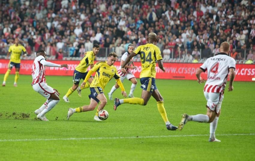Samsunspor-Fenerbahçe maçı sonrası skandal! Musaba ve Holse yaptı, Halil Umut Meler rezalete imza attı