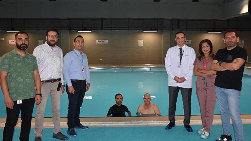 Çanakkale'de yürüme yetisini kaybeden vatandaş şifayı İzmir'de buldu! Özel tedaviyle yürümeye başladı