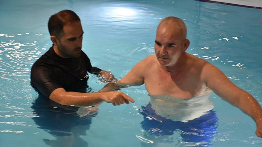 Çanakkale'de yürüme yetisini kaybeden vatandaş şifayı İzmir'de buldu! Özel tedaviyle yürümeye başladı