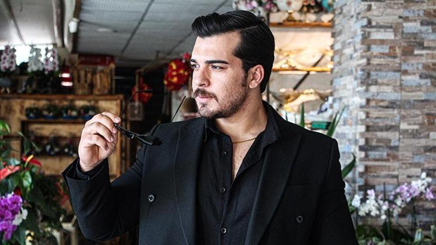 Adanalı Eşref Tek sosyal medyada gündem oldu! Klasik otomobiliyle Çağatay Ulusoy'u aratmıyor