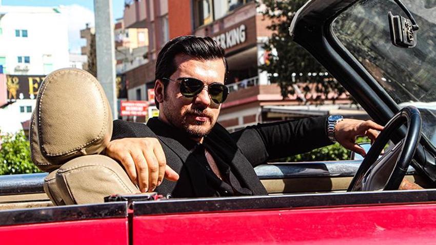 Adanalı Eşref Tek sosyal medyada gündem oldu! Klasik otomobiliyle Çağatay Ulusoy'u aratmıyor