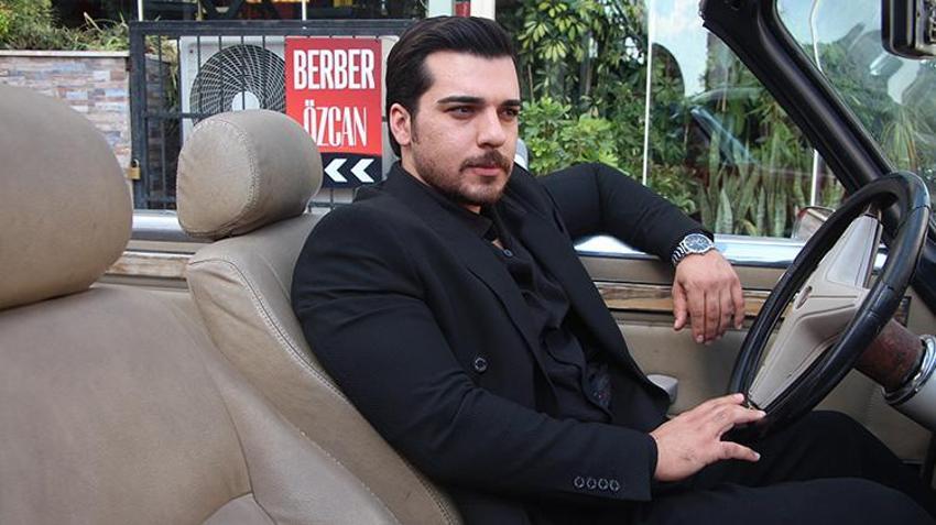 Adanalı Eşref Tek sosyal medyada gündem oldu! Klasik otomobiliyle Çağatay Ulusoy'u aratmıyor