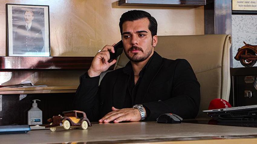 Adanalı Eşref Tek sosyal medyada gündem oldu! Klasik otomobiliyle Çağatay Ulusoy'u aratmıyor