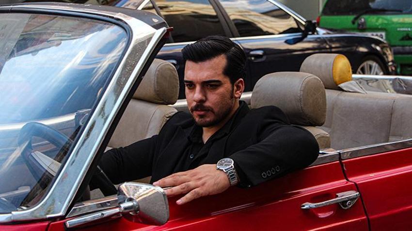 Adanalı Eşref Tek sosyal medyada gündem oldu! Klasik otomobiliyle Çağatay Ulusoy'u aratmıyor