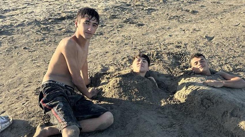 Adanalı 'bitti' demeden bitmez! Deniz sezonunu kapatmadılar, termometreler 33 dereceyi gösterince ekimde plaja koştular