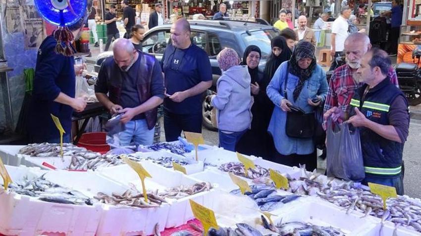 Tezgahlar doldu taştı! Kilosu 150 TL’ye düşünce vatandaş akın etti!