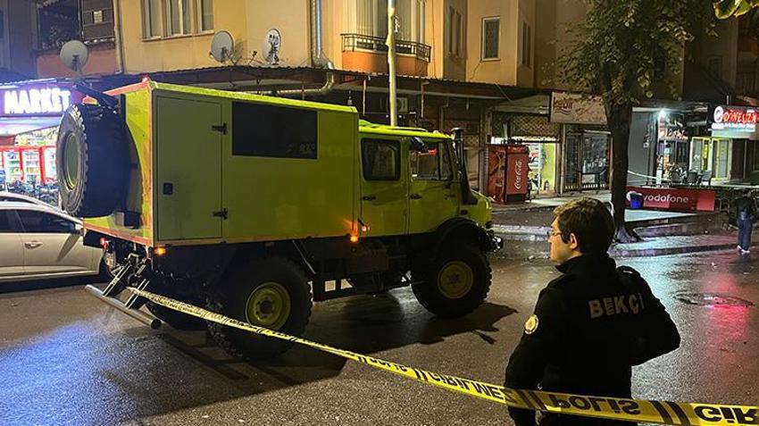 İzmit'te jiletli saldırgan vurularak öldürüldü! Etrafına toplanan kalabalık silah sesiyle şoke oldu