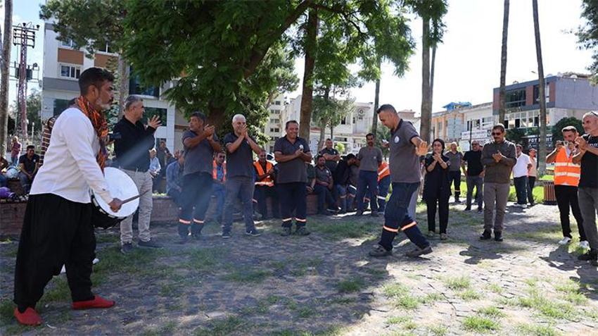 Adana Kozan'da şikayetler azaldı, belediye işçileri primle ödüllendirildi