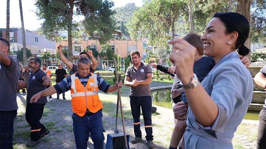 Adana Kozan'da şikayetler azaldı, belediye işçileri primle ödüllendirildi