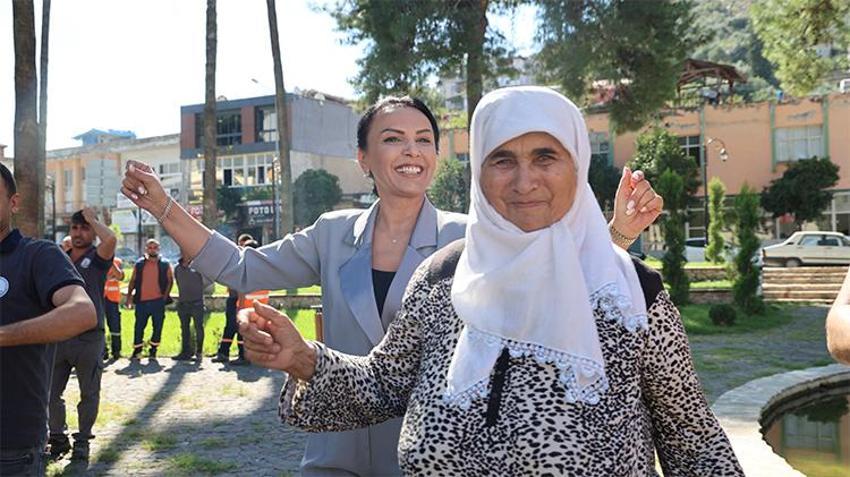 Adana Kozan'da şikayetler azaldı, belediye işçileri primle ödüllendirildi