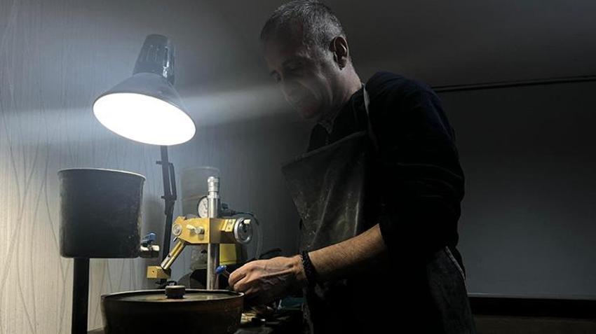 Bursalı vatandaş ekmeğini taştan çıkarıyor! 40 yıldan beri doğadan taş topluyor