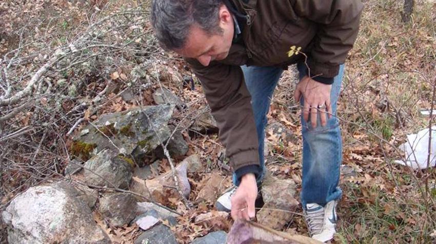 Bursalı vatandaş ekmeğini taştan çıkarıyor! 40 yıldan beri doğadan taş topluyor