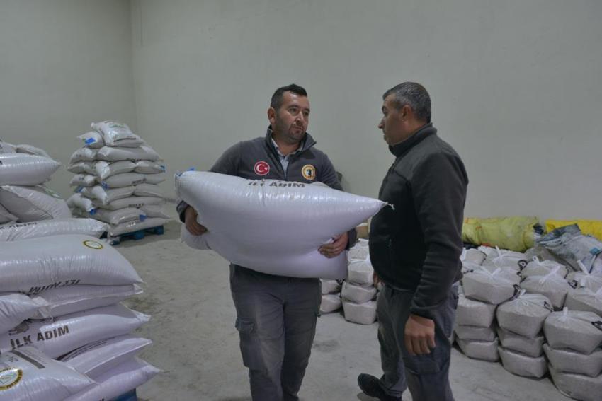 Bursa'da üreticiye dev destek! Tonlarca tohum dağıtıldı