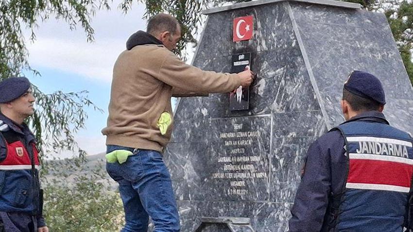 Eskişehir'de şehidin hatırasına çirkin saldırı! Türk bayrağı ve şehidin fotoğrafı tahrip edildi