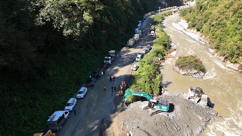 Rize'de sel ve heyelanın maliyeti ortaya çıktı! Vali Baydaş acı bilançoyu açıkladı: '1977 yılından beri en yüksek yağış'