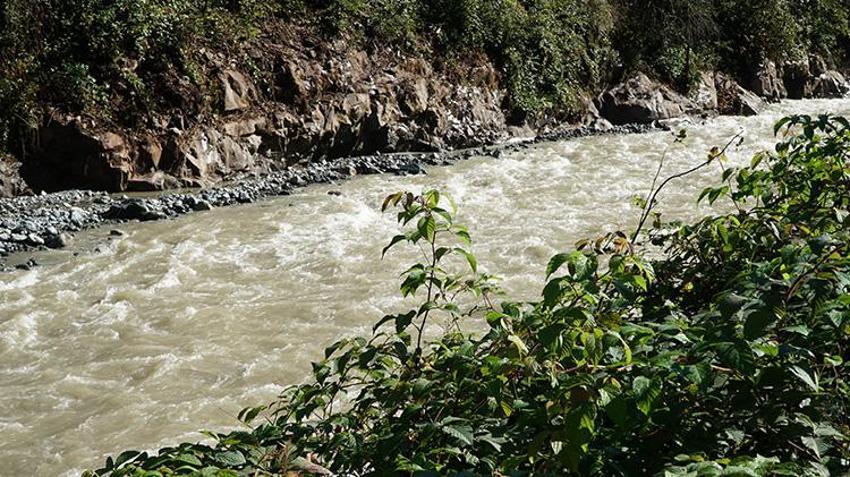 Rize'de sel ve heyelanın maliyeti ortaya çıktı! Vali Baydaş acı bilançoyu açıkladı: '1977 yılından beri en yüksek yağış'