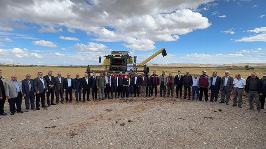 Çankırı'da hasat törenle başladı! Tarlalar biçiliyor, 25 bin ton ürün bekleniyor