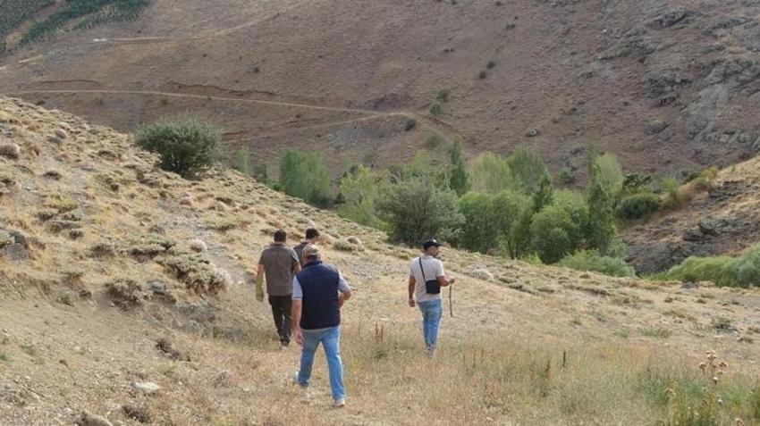 Tarlalara giriyor sonra gözden kayboluyor! Köylüler ne yapacağını şaşırdı! Herkes onu arıyor!