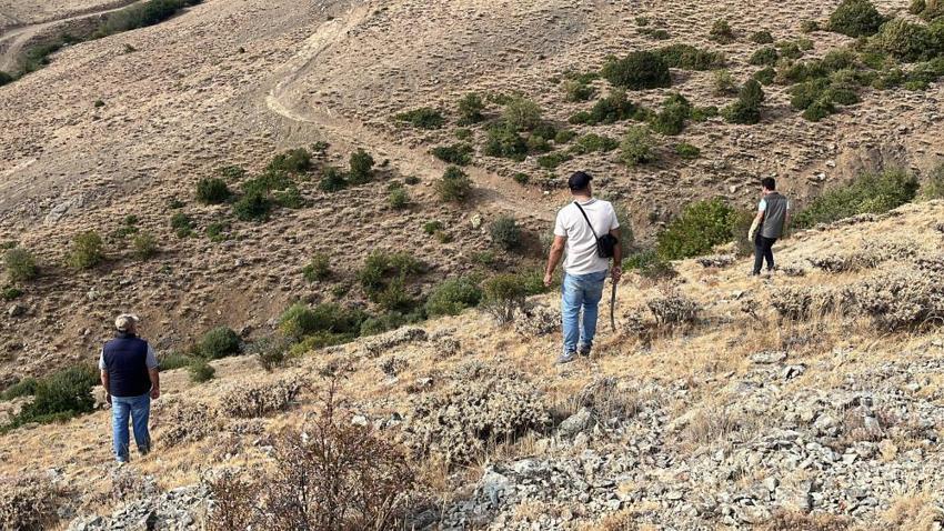 Tarlalara giriyor sonra gözden kayboluyor! Köylüler ne yapacağını şaşırdı! Herkes onu arıyor!