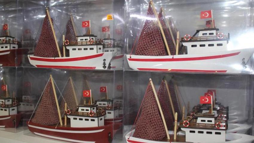 Hobi olarak başladı şimdi siparişlere yetişemiyor! Evinin üst katını atölyeye çevirip 10 bin adet üretiyor