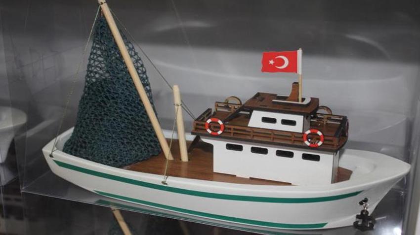 Hobi olarak başladı şimdi siparişlere yetişemiyor! Evinin üst katını atölyeye çevirip 10 bin adet üretiyor