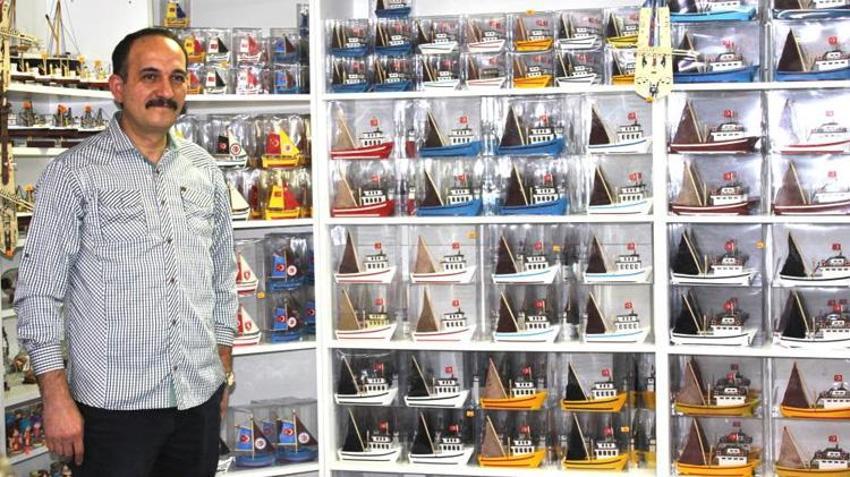 Hobi olarak başladı şimdi siparişlere yetişemiyor! Evinin üst katını atölyeye çevirip 10 bin adet üretiyor