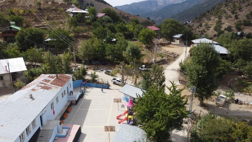 Köy okulunda özel okul konforu: Sınıfta sadece 8 kişiler, bütün Türkiye'ye örnek oldu!