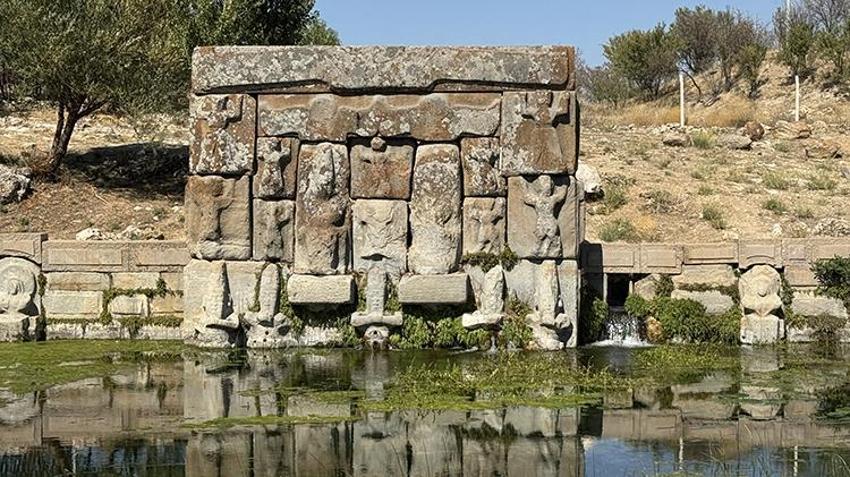 Konya'da asırlardır kesintisiz akan su kaynağı şaşırtıyor! Kuraklığa meydan okuyor: 3200 yıl sonra bile çalışıyor