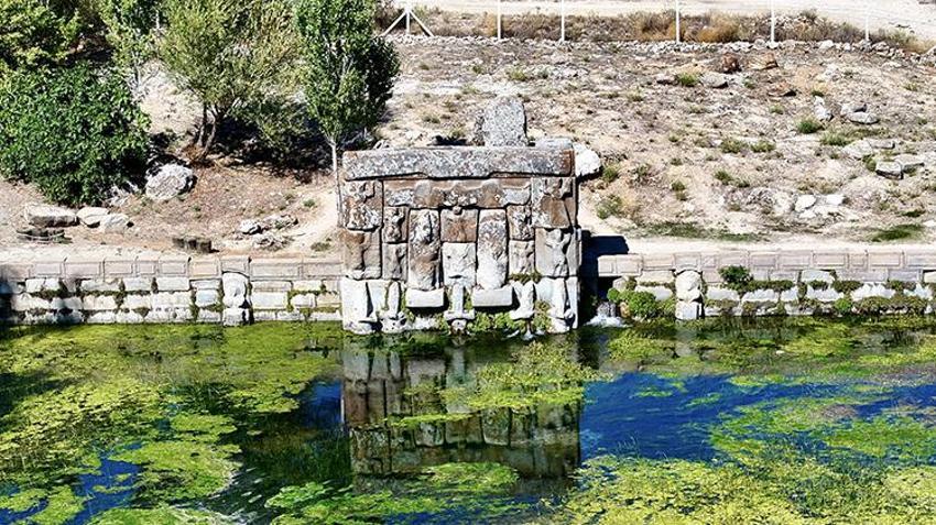 Konya'da asırlardır kesintisiz akan su kaynağı şaşırtıyor! Kuraklığa meydan okuyor: 3200 yıl sonra bile çalışıyor