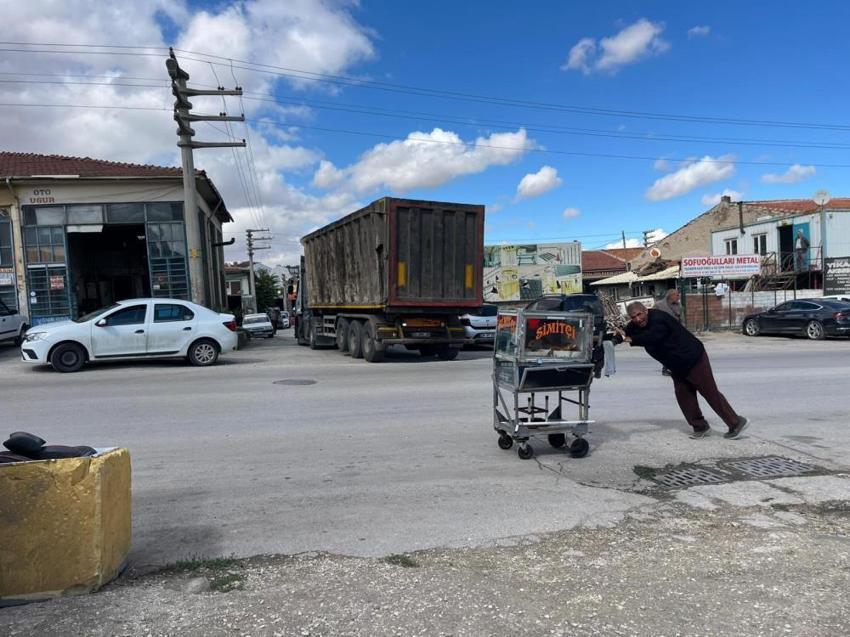 Yürümekte güçlük çekiyor ama pes etmiyor: Eskişehirli babanın azmi örnek oldu