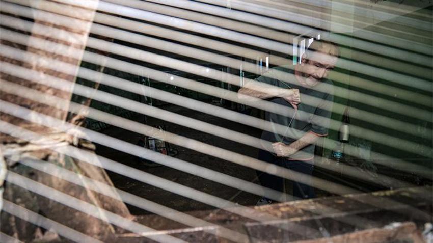 Bursa'da 700 yıllık sanatın son temsilcisi: Bu işi ondan başka yapan kimse kalmadı! 53 yıldır ipeği ipliğe çevirmek için 20 kilometre koşuyor