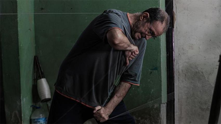 Bursa'da 700 yıllık sanatın son temsilcisi: Bu işi ondan başka yapan kimse kalmadı! 53 yıldır ipeği ipliğe çevirmek için 20 kilometre koşuyor