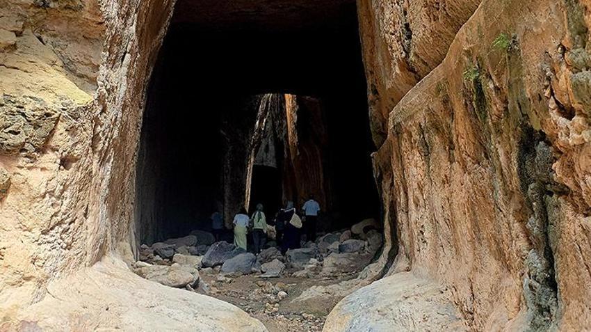 Dünyanın en büyüğü Hatay'da! Dağın içi oyularak yapıldı, binlerce kişi görmek için akın etti