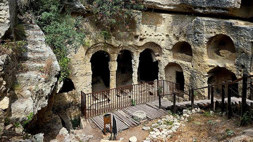 Dünyanın en büyüğü Hatay'da! Dağın içi oyularak yapıldı, binlerce kişi görmek için akın etti